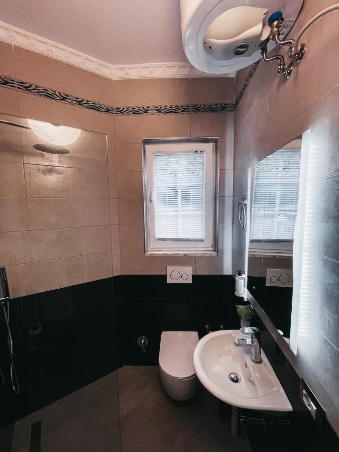 Amansar Boutique Hotel Tirana Bagian luar foto